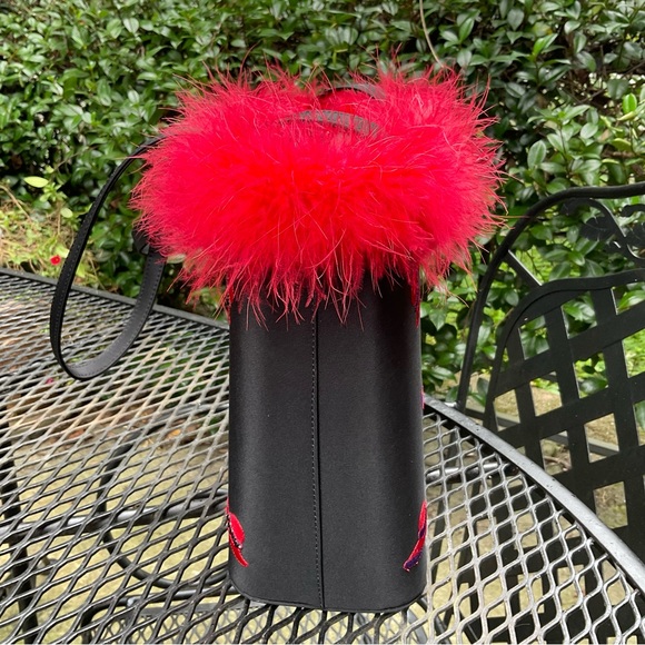 👁️Catching Adorable Brilliant Red Feather Embroidered Hat Hard Body Bag! - Picture 12 of 16